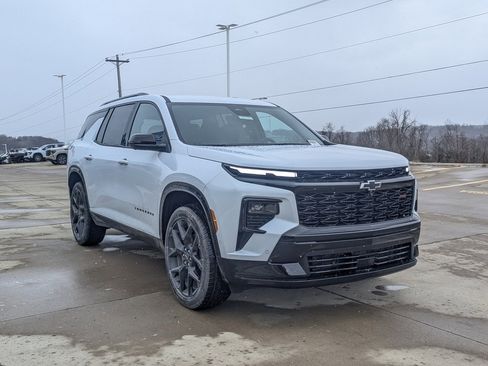 New 2026 Chevrolet Traverse RS w/ LPO, Floor Liner Package image 5