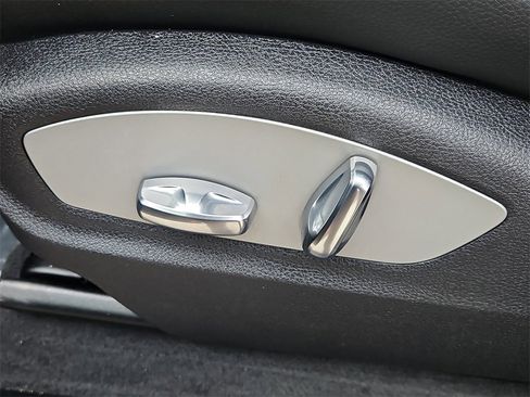 Certified 2025 Porsche Macan image 27