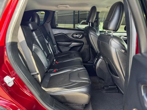 Used 2019 Jeep Cherokee Latitude Plus FWD image 8