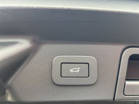 New 2025 Land Rover Range Rover Velar Dynamic SE image 32