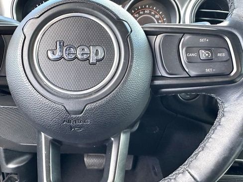 Used 2021 Jeep Gladiator Sport image 17