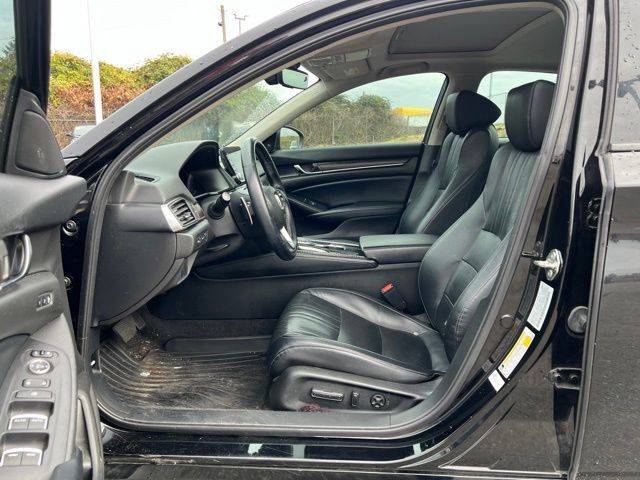 Used 2018 Honda Accord Touring image 12
