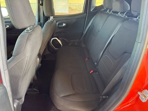 Used 2018 Jeep Renegade Latitude image 19