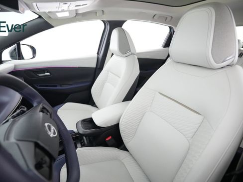 Used 2026 Nissan Leaf Platinum+ w/ Floor Mat Package (Platinum+) FWD image 4