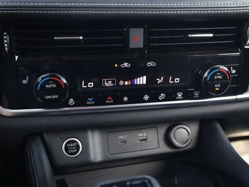 Used 2021 Nissan Rogue SL FWD image 19