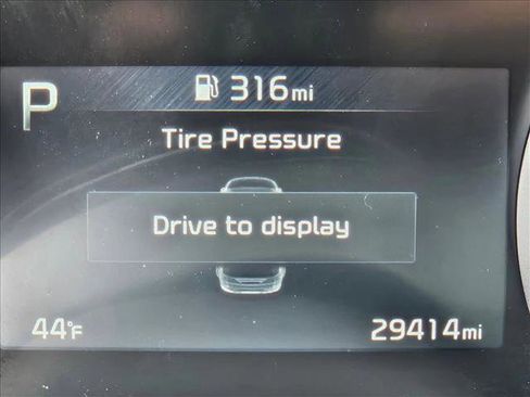 Used 2024 Kia Carnival LX image 17