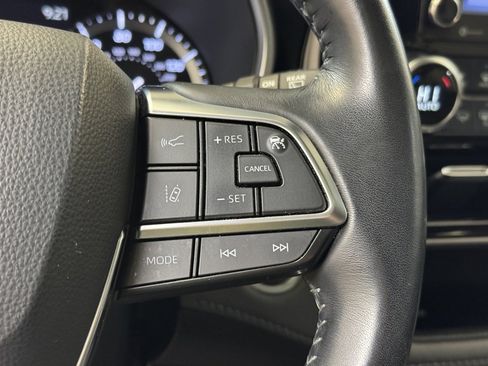 Used 2020 Toyota Highlander XLE image 35