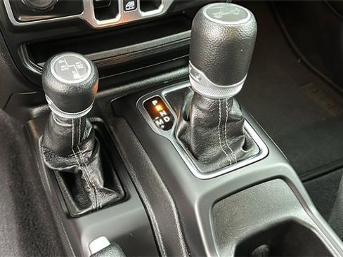 Used 2024 Jeep Wrangler Unlimited w/ Convenience Group image 17