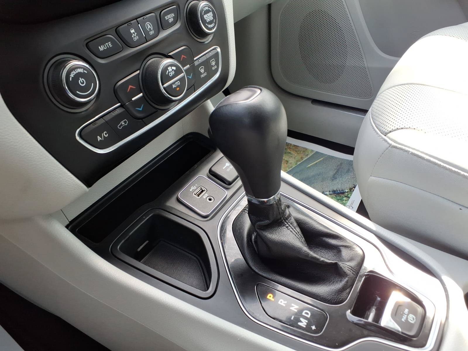 Certified 2019 Jeep Cherokee Limited FWD image 23