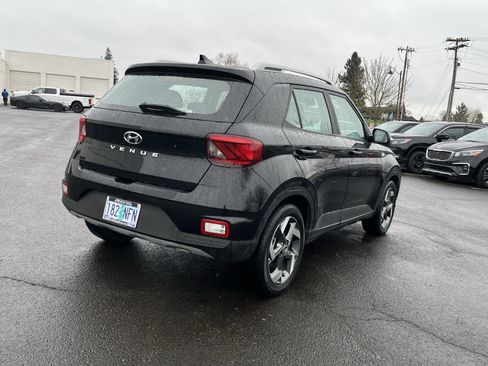 Used 2022 Hyundai Venue SEL image 5