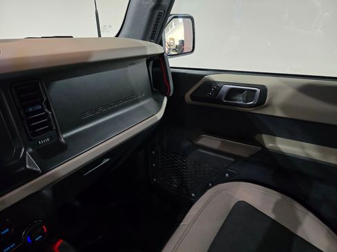 Used 2023 Ford Bronco Wildtrak image 30