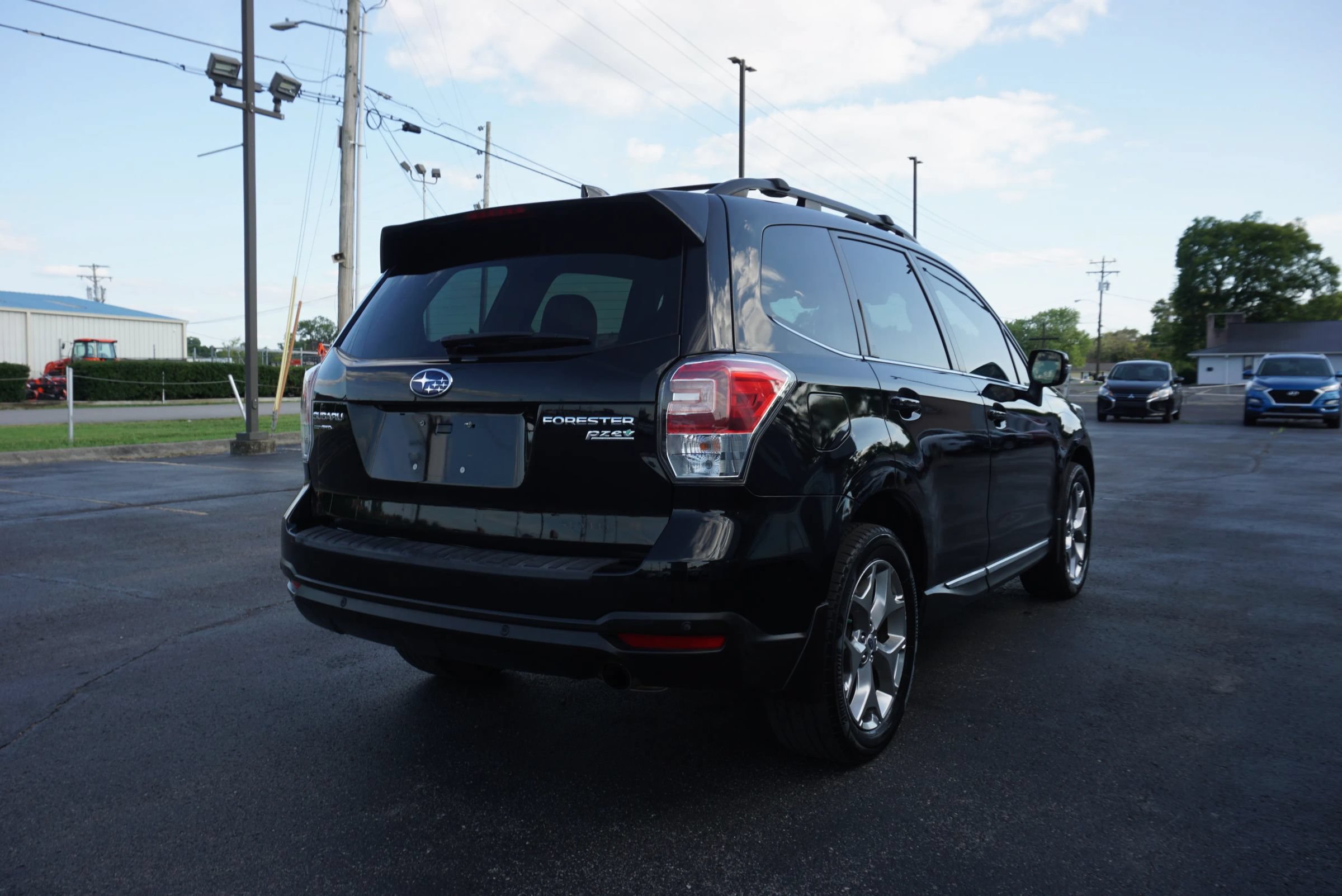 Used 2017 Subaru Forester 2.5i Touring AWD/4WD image 5
