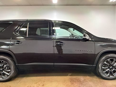 Used 2021 Chevrolet Traverse RS image 32