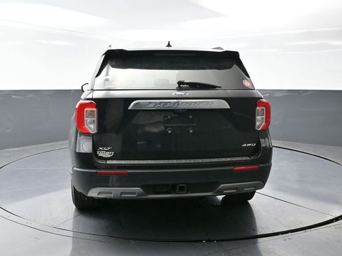 Used 2022 Ford Explorer XLT w/ Equipment Group 202A image 9
