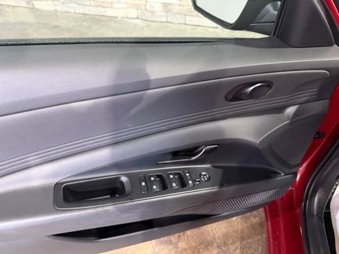 New 2025 Hyundai Elantra SEL image 9