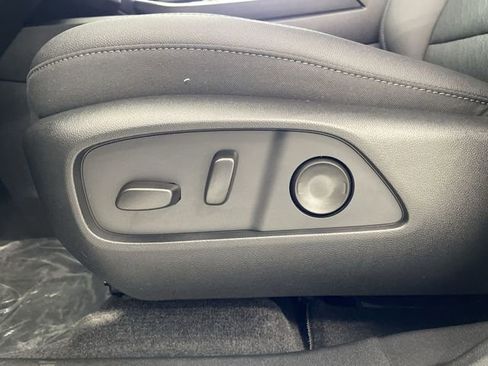 New 2026 Chevrolet Equinox LT w/ Convenience Package II AWD/4WD image 24