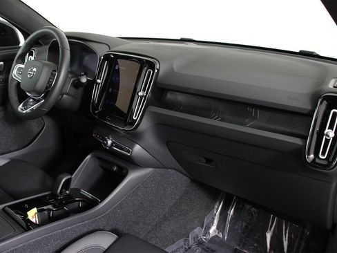 Certified 2023 Volvo C40 Recharge Core image 22