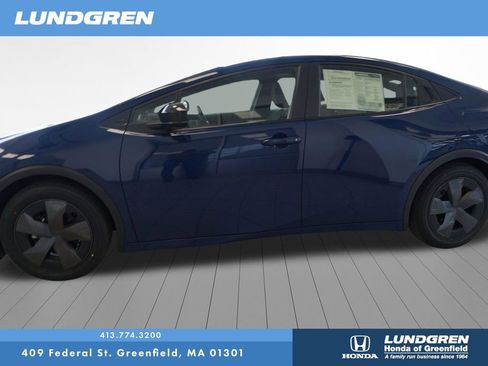 Used 2024 Toyota Prius LE FWD image 4