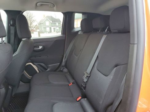 Used 2017 Jeep Renegade Latitude w/ Cold Weather Group image 7