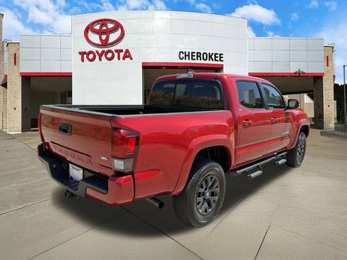 Used 2023 Toyota Tacoma SR5 w/ Technology Package image 5