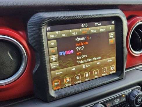 Used 2023 Jeep Gladiator Rubicon w/ Cold Weather Group image 19