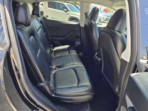 Used 2025 Tesla Model Y Long Range AWD/4WD image 12