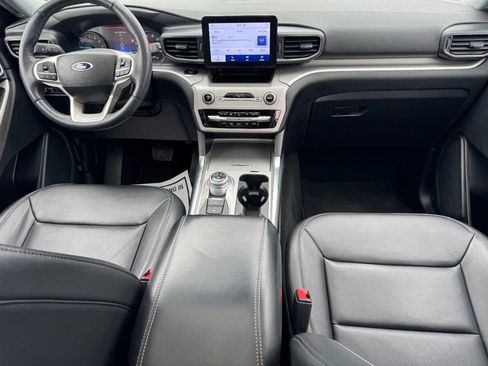 Used 2023 Ford Explorer XLT w/ Equipment Group 202A image 12