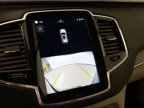 Certified 2023 Volvo XC90 B6 Ultimate w/ Protection Package Premier image 14