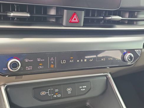 New 2027 Kia Carnival FWD image 26