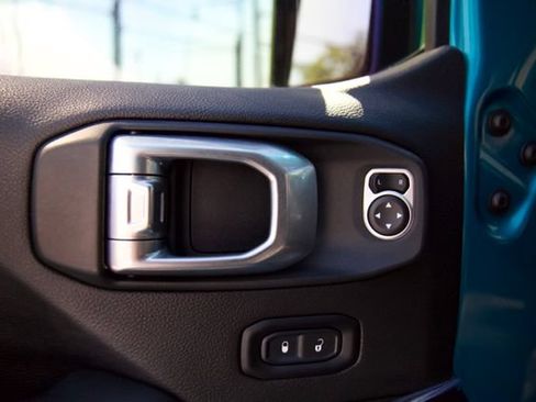 Used 2020 Jeep Wrangler Unlimited Sahara w/ Cold Weather Group AWD/4WD image 14