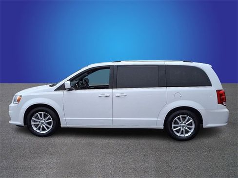 Used 2018 Dodge Grand Caravan SXT image 7