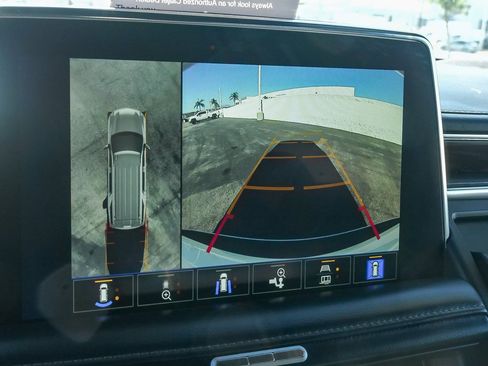 Used 2022 Chevrolet Tahoe Z71 w/ Z71 Off-Road Package image 24