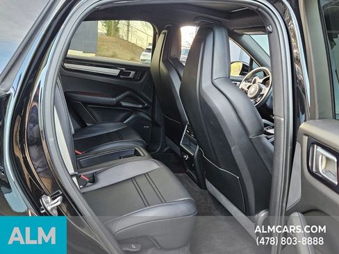 Used 2023 Porsche Cayenne Platinum Edition image 16