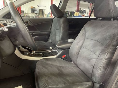 Used 2016 Honda Accord EX image 11