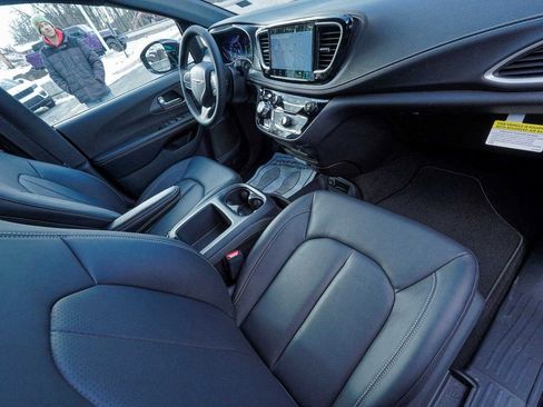 New 2026 Chrysler Pacifica Select image 45