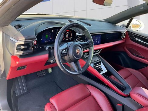 Used 2024 Porsche Macan 4 Electric image 4