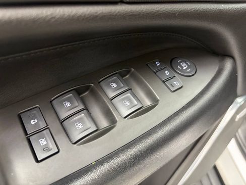 Used 2017 Cadillac Escalade ESV Luxury AWD/4WD image 8
