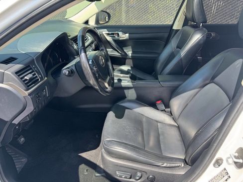 Used 2017 Lexus CT 200h w/ Seat Comfort Package image 8