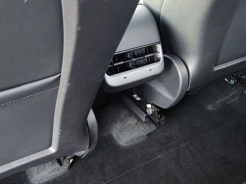 Used 2021 Tesla Model Y Performance image 31