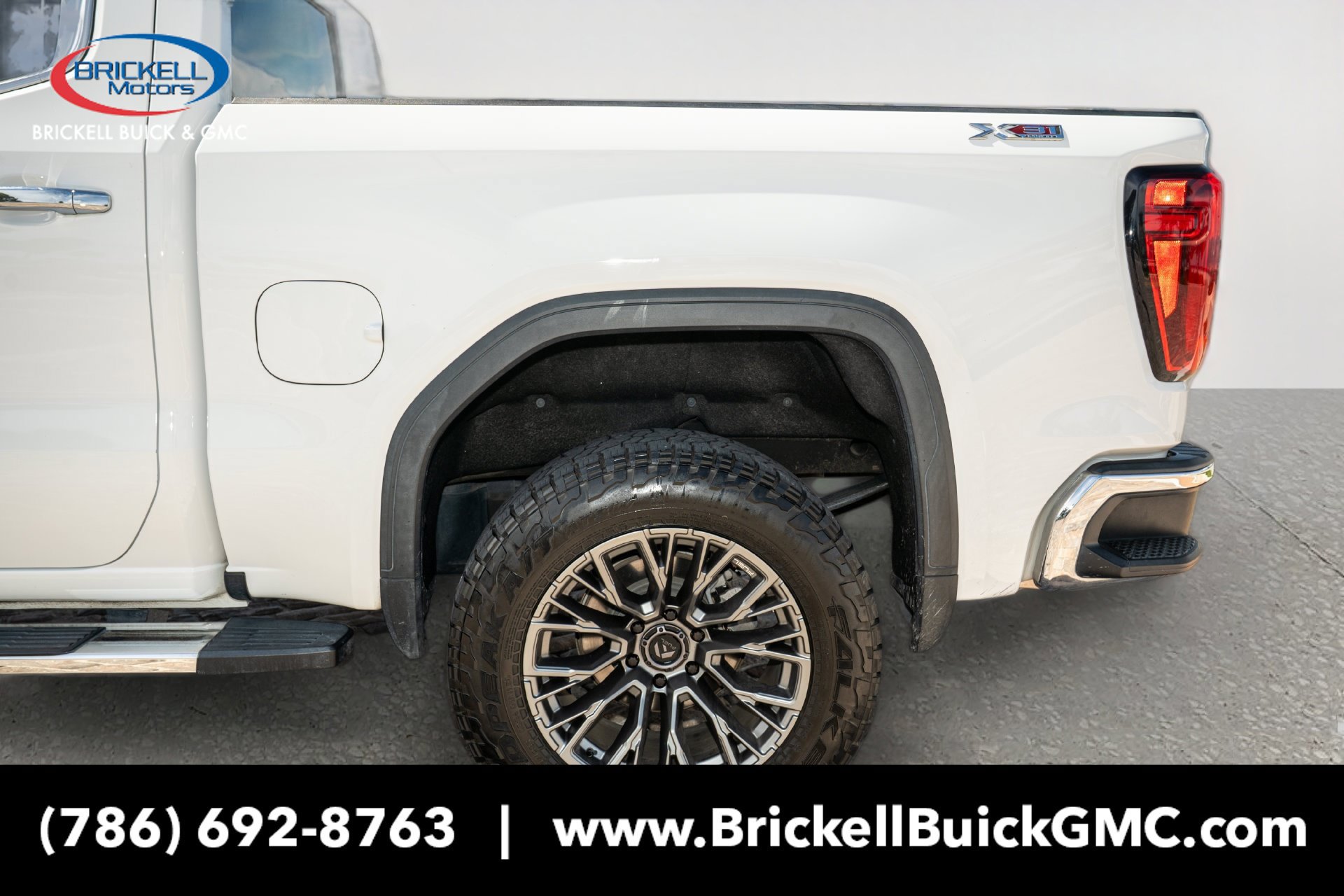 Used 2022 GMC Sierra 1500 SLT w/ SLT Premium Plus Package AWD/4WD image 14