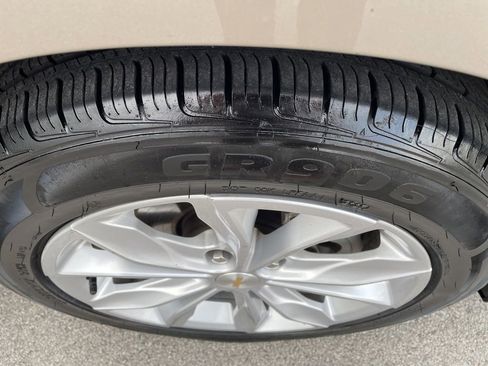 Used 2023 Chevrolet Malibu LT image 29