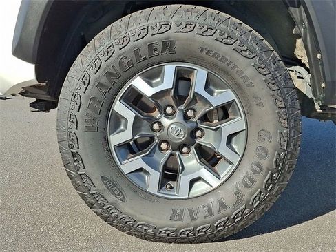 Used 2019 Toyota Tacoma TRD Off-Road image 8