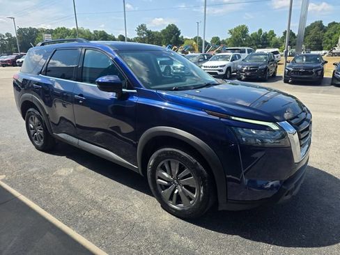 Used 2025 Nissan Pathfinder SV AWD/4WD image 7