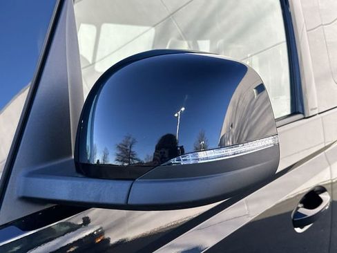 New 2025 Volkswagen ID. Buzz Pro S image 10