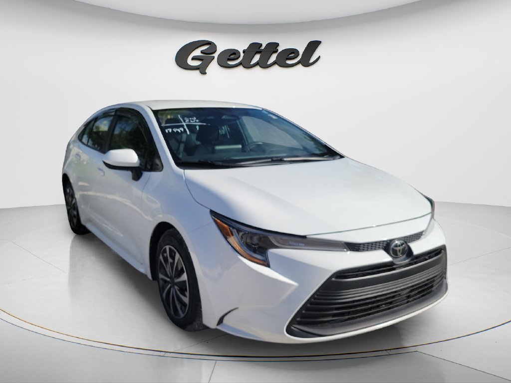 Used 2023 Toyota Corolla LE FWD image 3