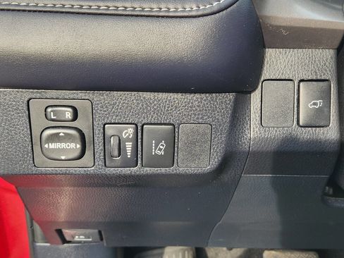 Used 2018 Toyota RAV4 Limited w/ Advanced Technology Package image 20