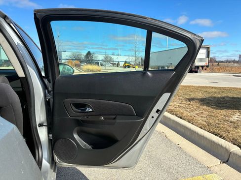 Used 2014 Chevrolet Cruze LT image 17