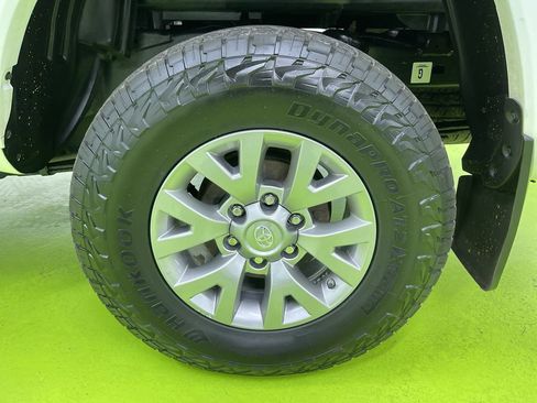 Used 2017 Toyota Tacoma SR5 w/ Tow Package image 16