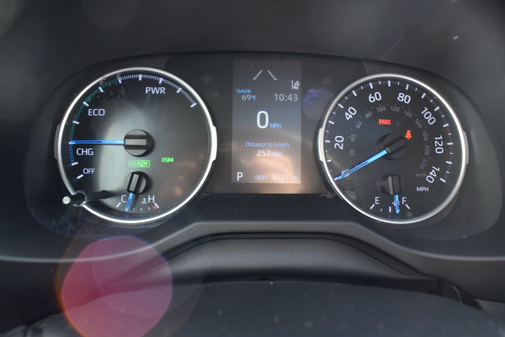 Certified 2022 Toyota RAV4 XLE Premium AWD/4WD image 10