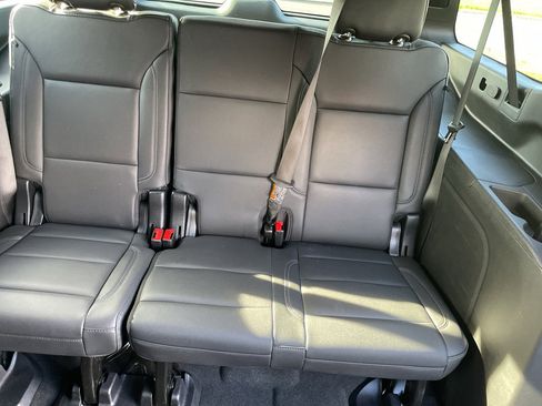 Used 2025 Chevrolet Suburban Z71 image 49